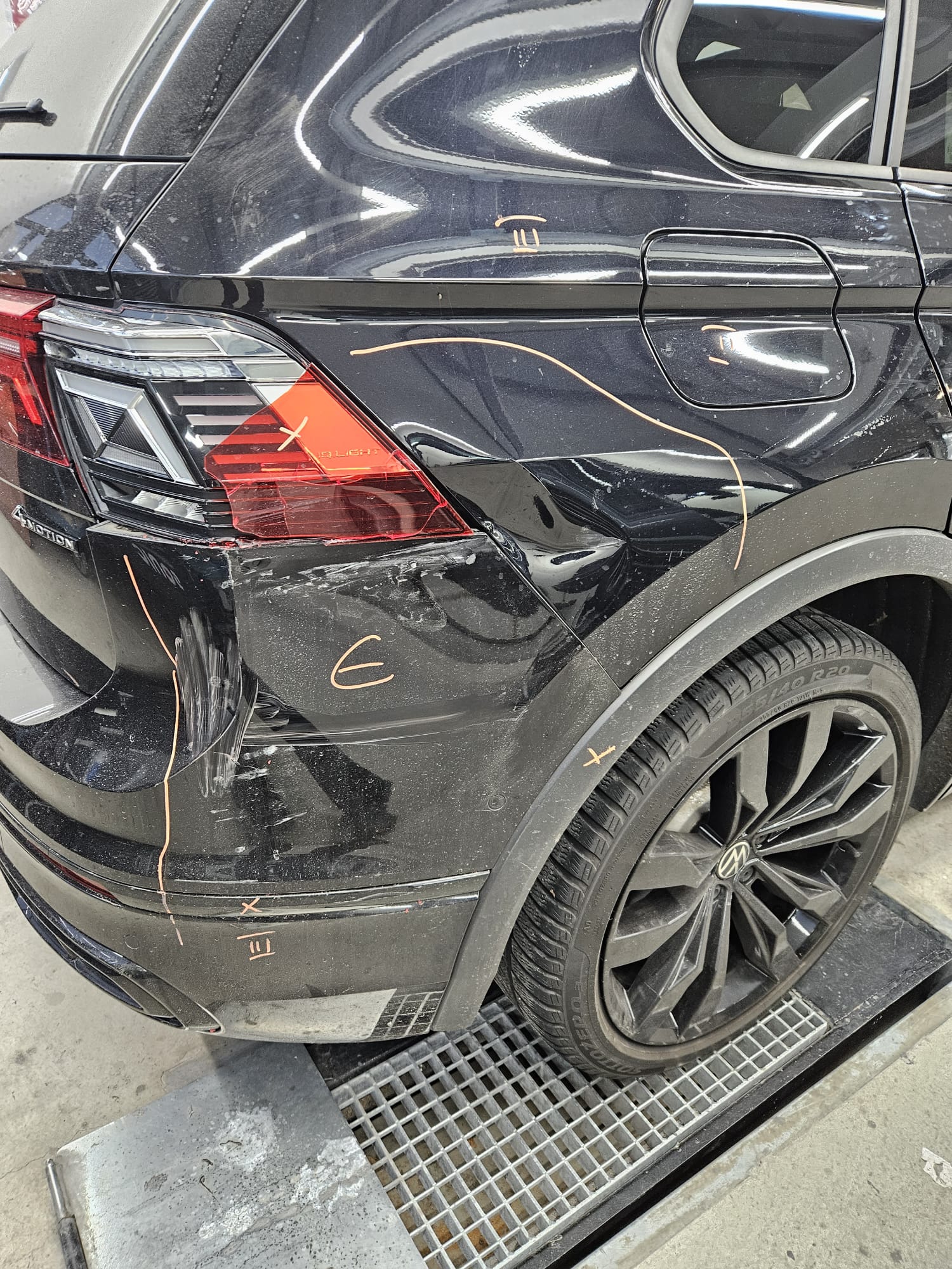 VW Tiguan Seitenwand Instandsetzung