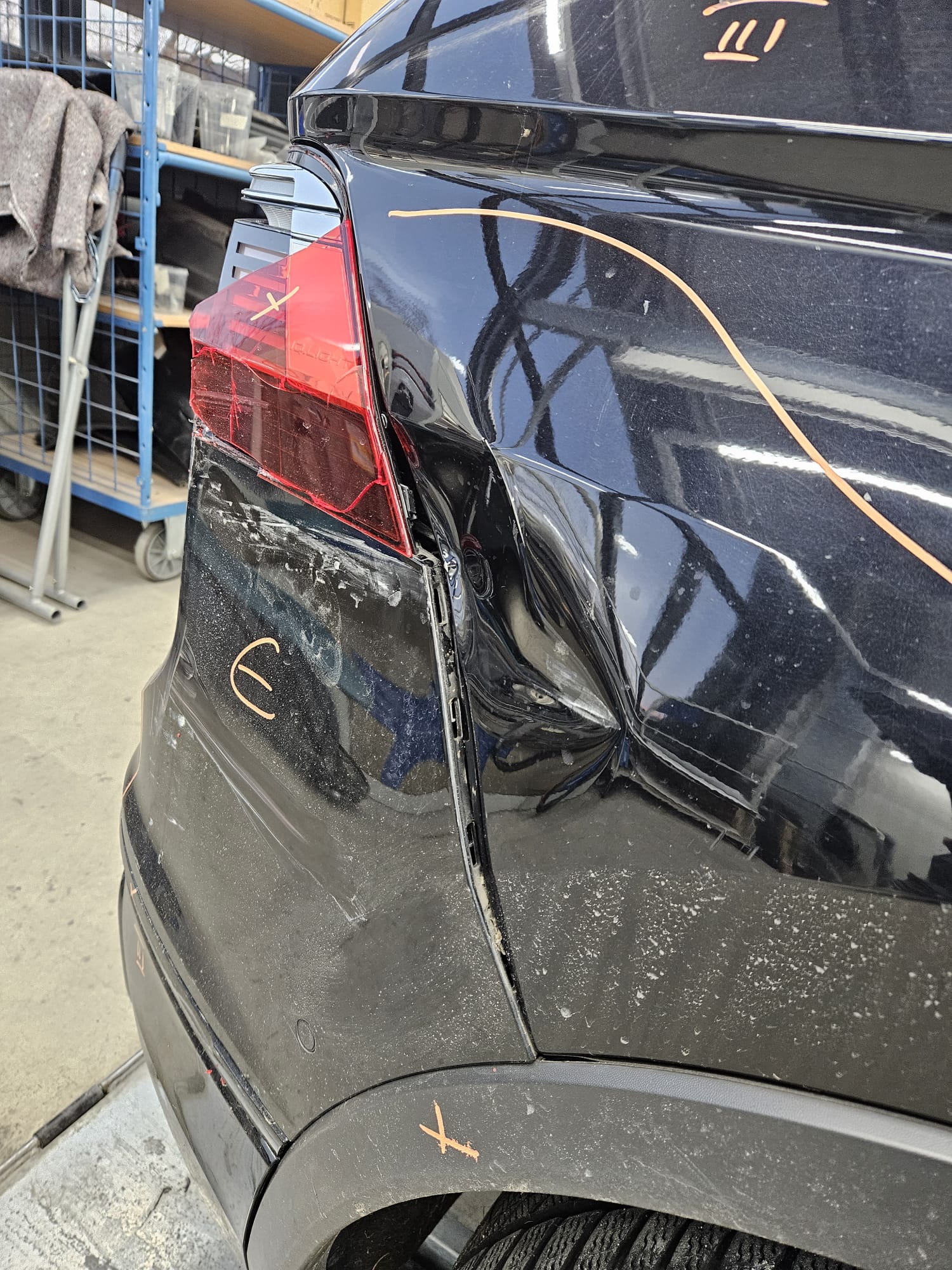 VW Tiguan Seitenwand Instandsetzung