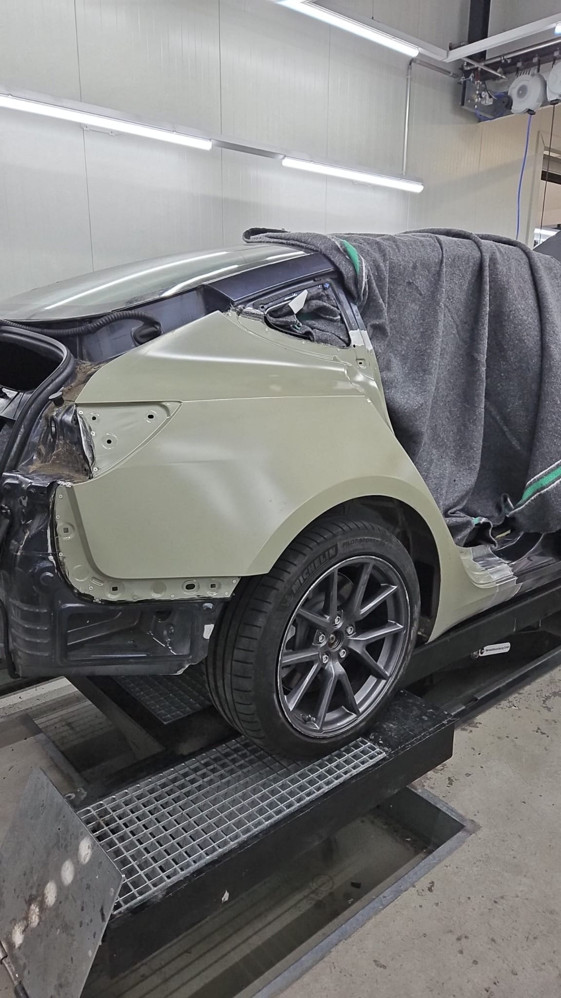 Tesla Seitenwandersatz